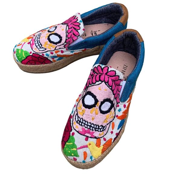 Sugar Skull Artsy Embroidered Slip on Shoes Sz 6 Espadrille Handmade Goth Unique - Picture 2 of 8